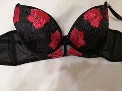 Эффектный бюстгальтер Ann Summers. 