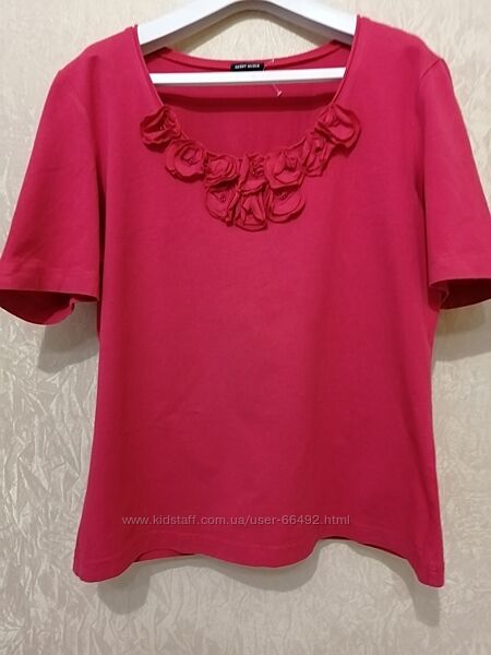 Яскрава коралово-рожева ошатна футболка Gerry Weber. 