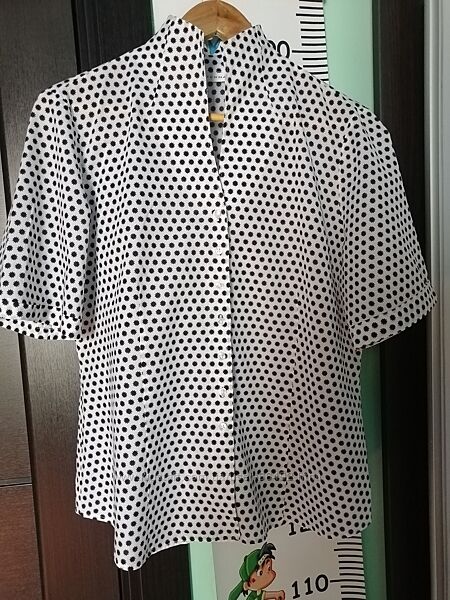 Неімовірно гарна батистова блузка преміум бренду Eterna. 