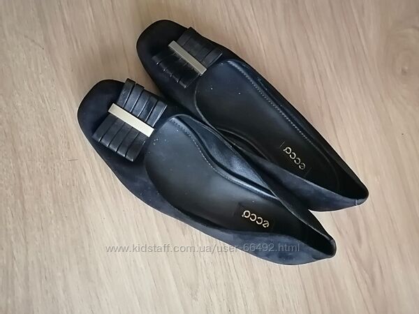 Стильні замшеві туфлі Ecco. 