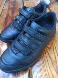  Туфлі кросівки хлопчику Clarks 33 розмір 