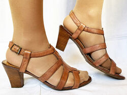622. Босоніжки шкіряні Clarks 39-40 р.