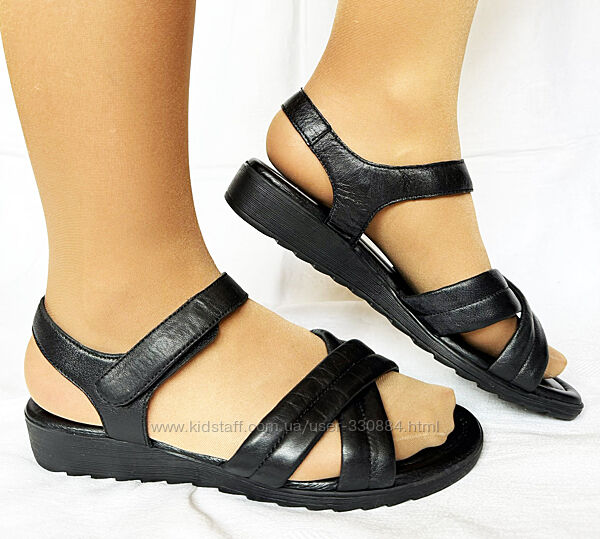 711. Босоніжки шкіряні Harper 40 р.