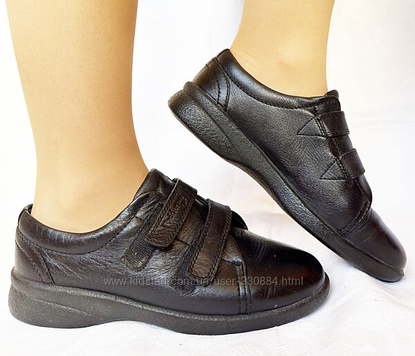 793. Півчеревики кросівки шкіряні Padders 37,5-38 р. повнота Н