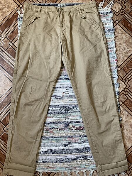 Брюки чінос