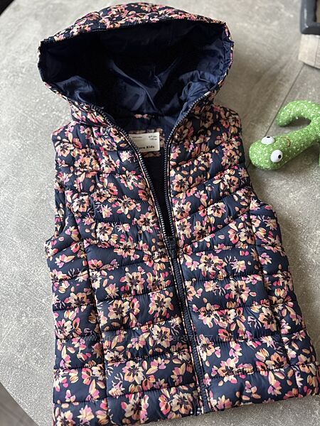 Жилетка Zara 8-9 р