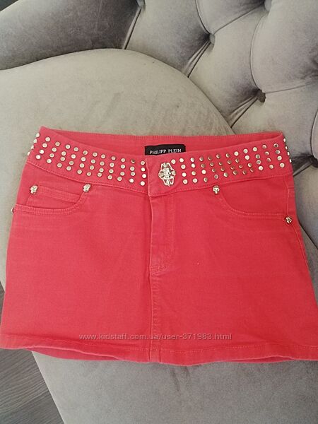 Червона джинсова спідниця