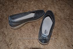 Туфли - балетки на широкую ногу.