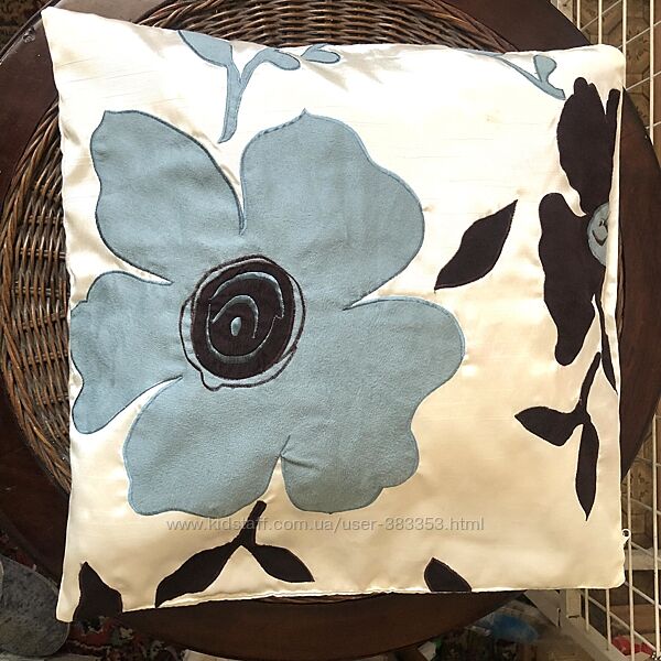 Жемчужная наволочка с аппликацией 43х45 см