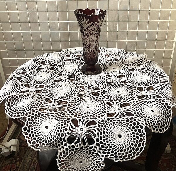 Ажурная скатерть крючком 73х73 см