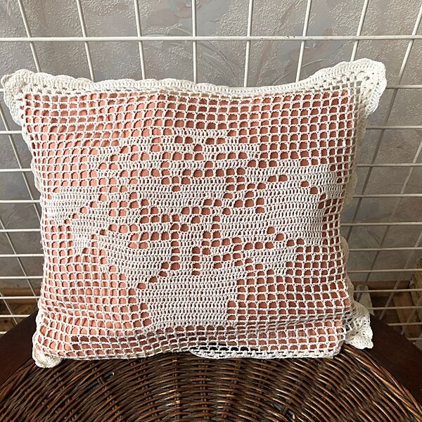 Вязаная наволочка -корзина с цветком. 35х36 см