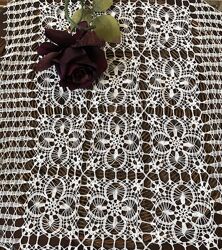 Тончайшая кружевная дорожка крючком  95х48 см