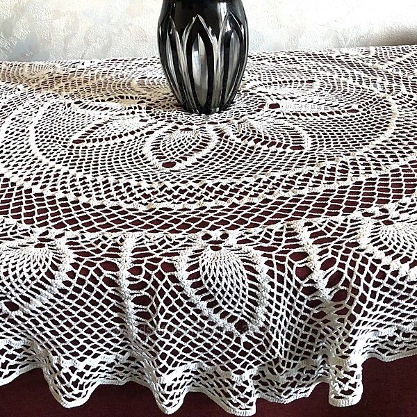 Напетое -ажурная скатерть крючком. 165 см