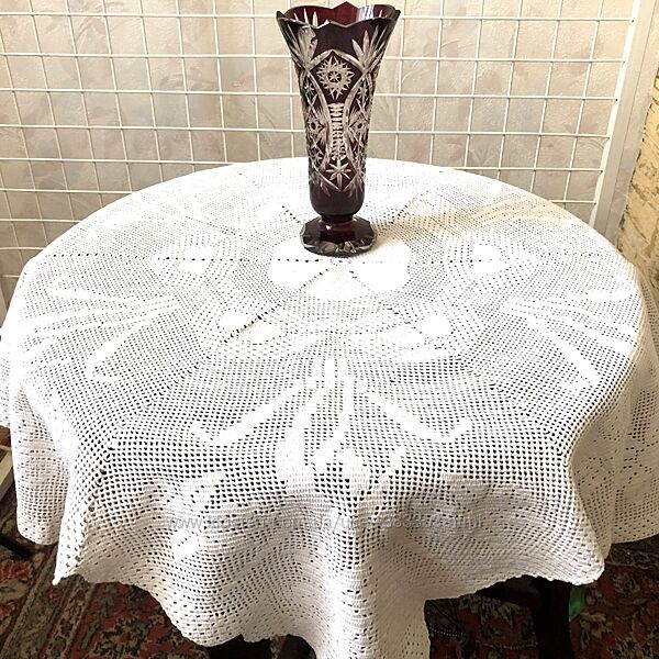 Скатерть ручной работы филейного кружева-наруиссы-110 см