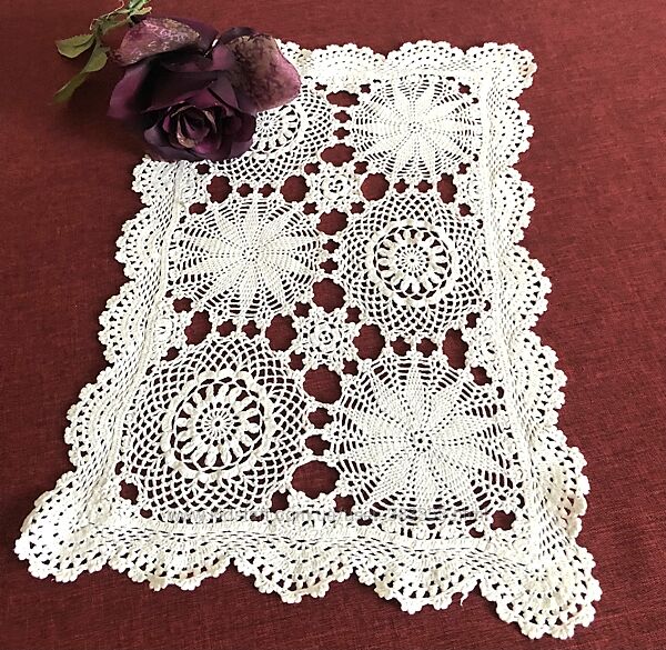 Салфетка греческого кружева -снежинки -круги -43х39 см