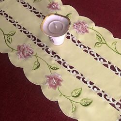 Золотисто кремовая вышитая дорожка 75х30 см