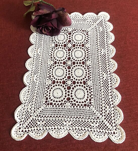 Салфетка греческого кружева  белые круги 45х30 см