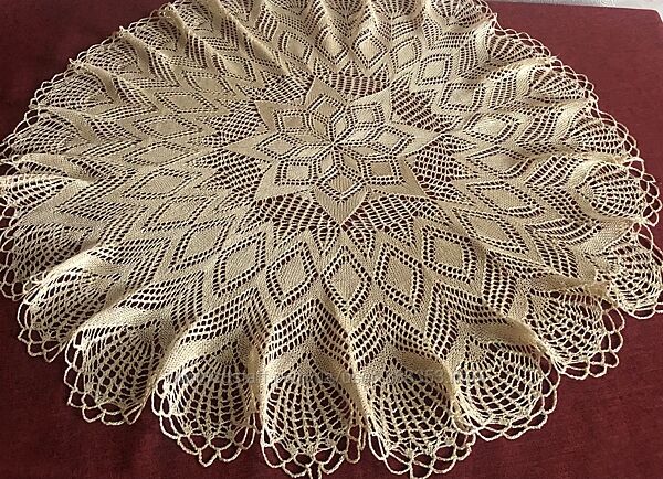 Золотистая шелковая скатерть 80 см