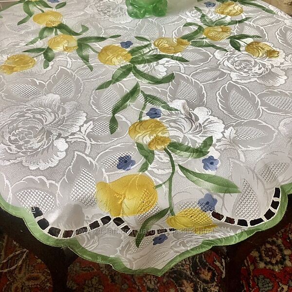 Молочная скатерть с тюльпанами 82х82см