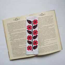 Закладки для книг в українському стилі з двосторонньою ручною вишивкою.