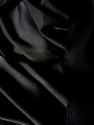 Красива чорна тканина.