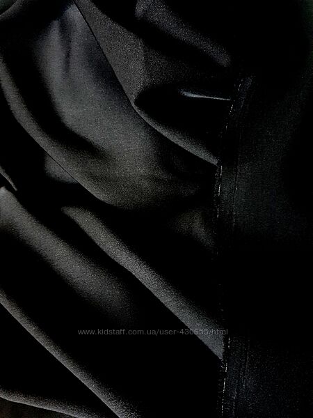 Красива чорна тканина.
