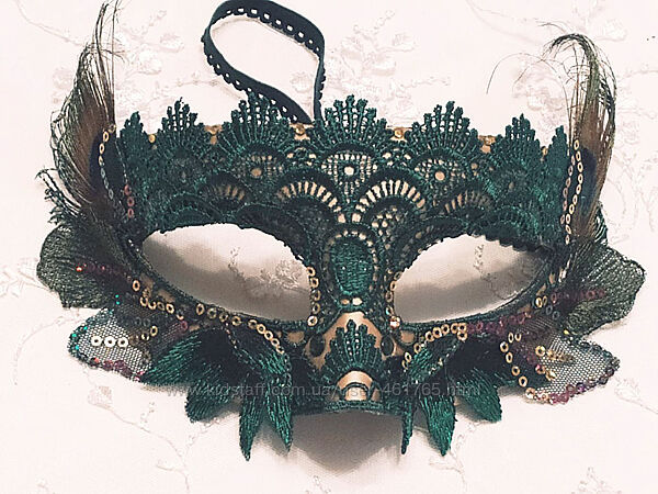 Розкішна карнавальна маска з пір&acuteям павича