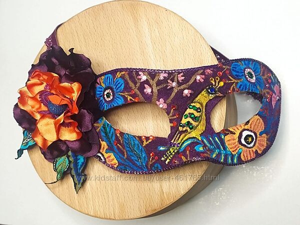 Розкішна маска з яскравим розписом ручної роботи та об&acuteємними квітами