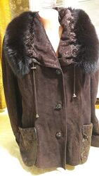 Легкая натуральная куртка   с отделкой мехом hemes