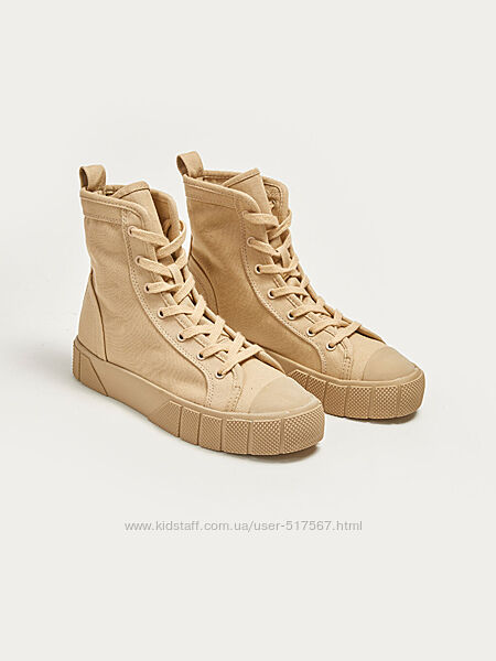 Zara высокие кеды в цвете беж
