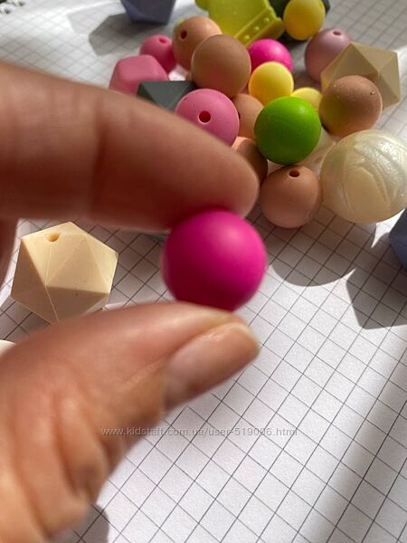 Розпродаж намистин з харчового силікону для дитячих тримачів та брязкалець