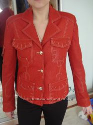 Красный кожанный пиджак