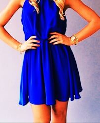 синее шифоновое  платье с красивой спиной с золотыми цепями