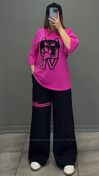 Жіночий костюм з широкими брюками