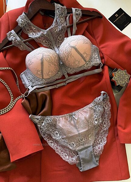 Комплект жіночої спідньої білизни