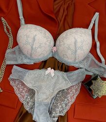 Комплект жіночої спідньої білизни