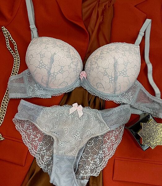 Комплект жіночої спідньої білизни