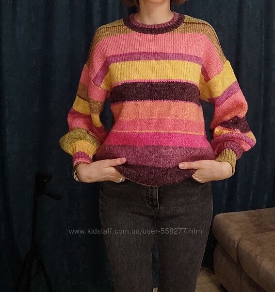 Яскравий светр 