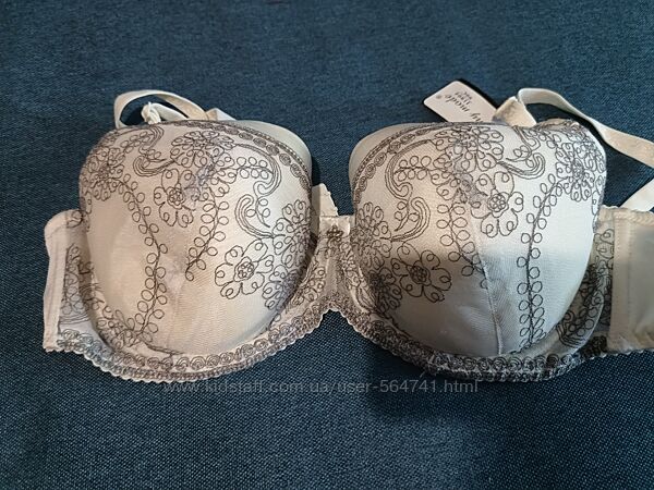 Гарний бюст Lanny Mode