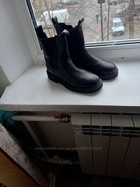 Чоботи жіночі