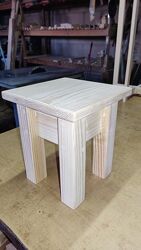 Маленька дерев´яна табуреточка