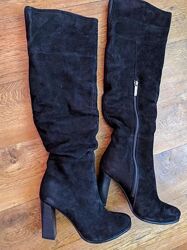 Эффектные зимние женские сапоги на стройные ножки 