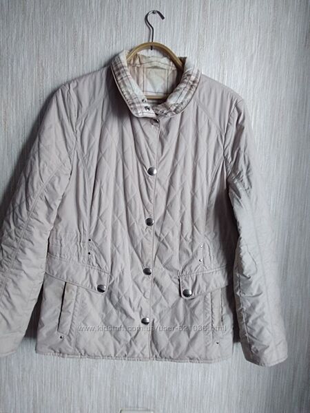 Новиночки Класна ошатна вітрівка б/ у. Розміри 50- 52