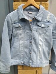 Продам очень красивую и стильную джинсовую курточку. Рост 158-164.