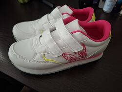 Продам кросовки, очень красивые и нежные. Размер 37. Bata Италия