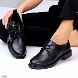Женские кожаные туфли лоферы черные и бежевые