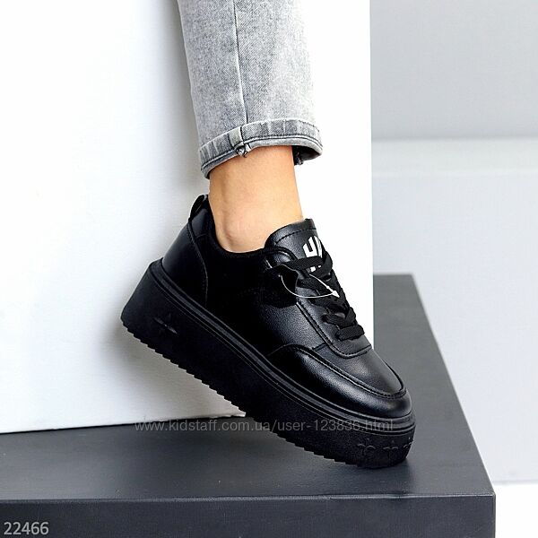 Женские кроссовки кожаные на утолщенной подошве платформе