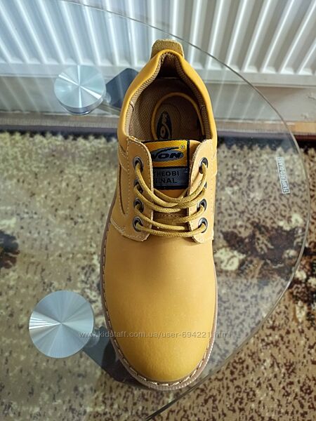 Чоловічі туфлі жовтого кольору 40 розмір