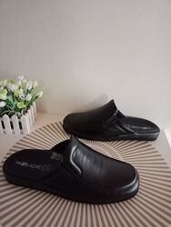   Чоловічі гарні зручні шкіряні шльопаньці капці rohde.