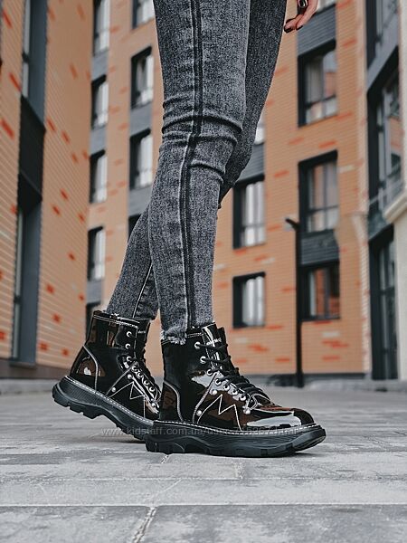 Ботинки женские  Alexander McQueen Tread Slick Boots